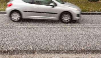 Car driving through hailstorm (Image courtesy of PiLens via Can Stock)