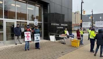 Canada Post on strike in Sarnia, Nov 15, 2024 (Photo by: Melanie Irwin/ Blackburn Media)