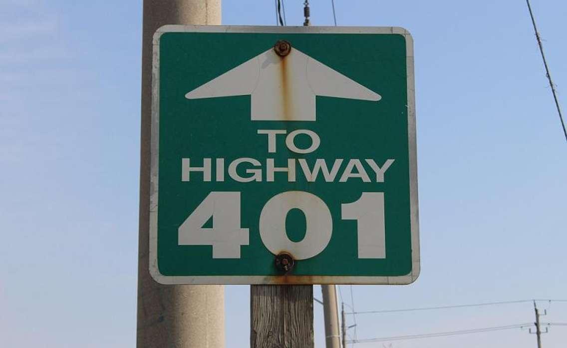 Stock photo of a Hwy. 401 sign. (Photo by Mike Vlasveld)