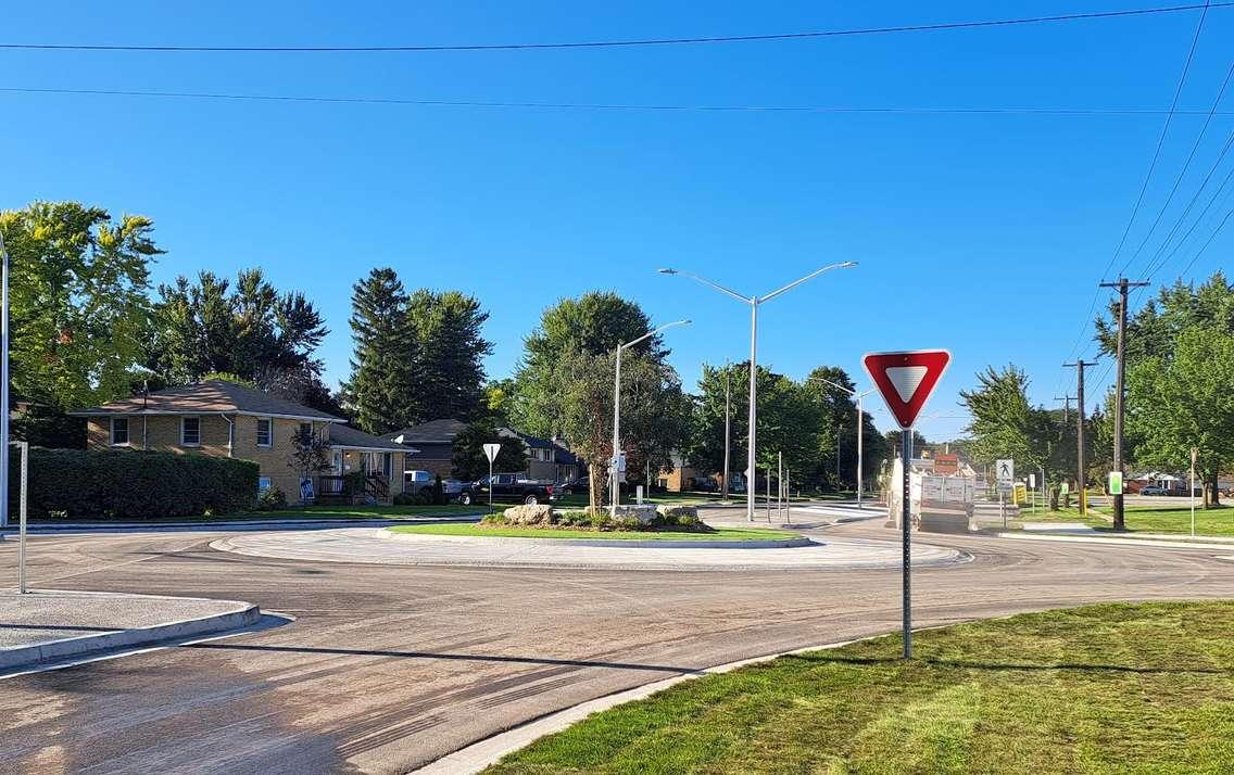 Cathcart Blvd/Indian Rd. mini roundabout. Sarnia News Today photo by Natalia Vega.