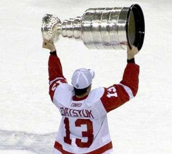 Pavel Datsyuk is seen hoisting the Stanley Cup after the Detroit Red Wings beat the Pittsburgh Penguins in the 2008 Stanley Cup Finals. Photo courtesy Michael Righi/Flickr via Wikipedia.