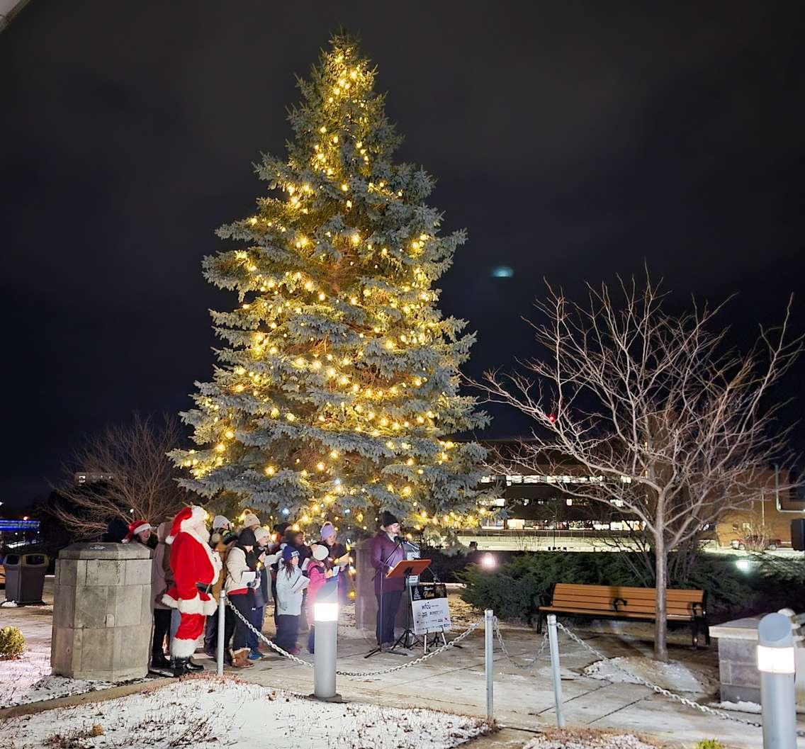 CKHA Chatham tree lighting ceremony (Image courtesy of the Chatham-Kent Health Alliance Foundation)