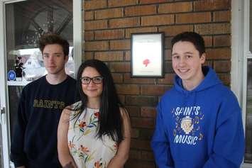 St. Anne's High School student Riley Carmichael, left, homeowner Patricia Murphy and student Brayden Tessier with a plaque commemorating a Windsor veteran, May 17, 2019. Photo by Mark Brown/Blackburn News.