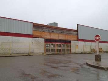 The former Sarnia Zellers store on London Rd. (BlackburnNews.com photo)