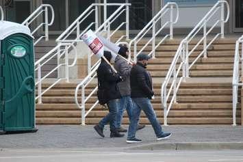 Striking Caesars Windsor employees picket outside the Glengarry Ave entrance on April 6, 2018. Photo by Mark Brown/Blackburn News.