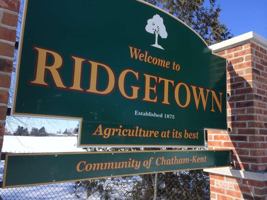 A welcoming sign into Ridgetown. (Photo by Ricardo Veneza)