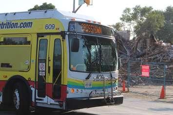 A Transit Windsor bus is seen turning onto Riverside Dr. on July 19. 2016. (Photo by Ricardo Veneza)