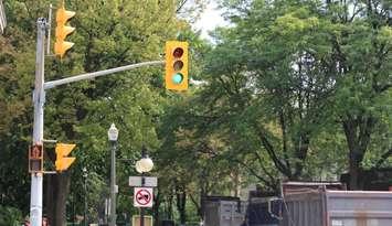 The traffic light at Devonshire Rd. and Wyandotte St. E. in Windsor. (Photo by Adelle Loiselle.)