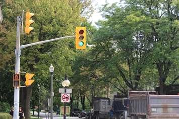 The traffic light at Devonshire Rd. and Wyandotte St. E. in Windsor. (Photo by Adelle Loiselle.)