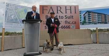 Windsor Mayor Drew Dilkens announces east Windsor development with Shmule Farhi, September 25, 2019. (Photo by Maureen Revait)