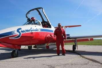 Major Bassam Mnaymneh with the Canadian Snowbirds during a fuel stop in Windsor, September 19, 2019. (Photo by Maureen Revait) 