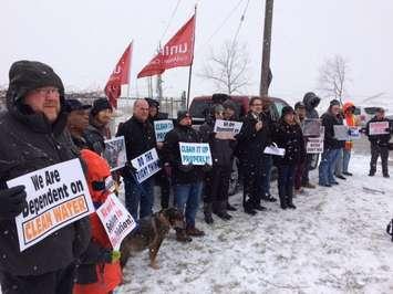Members of Unifor Local 444 are joined by local politicians to call for action at Sterling Fuels in Windsor after health and safety concerns are brought to light, March 13, 2017. (Photo by Mike Vlasveld)