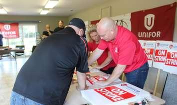 Unifor Local 444 members making signs in preparation of a potential strike, October 7, 2016. (Photo by Maureen Revait) 
