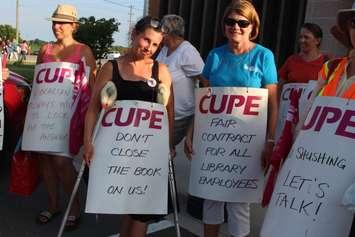 CUPE members stand outside of Kingsville's town hall on July 11, 2016. (Photo by Ricardo Veneza)