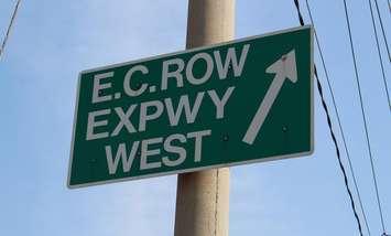 EC Row Exwy. W. sign in Windsor. (photo by Mike Vlasveld)