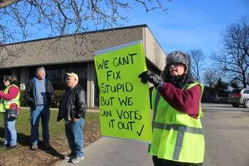 A protester at a Yellow Vest demonstration in Windsor holds a sign on January 5, 2019. (Photo by Adelle Loiselle)