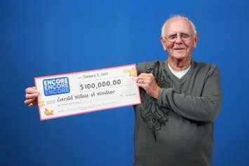 Gerry Willsie with his winning cheque from the OLG. (Photo courtesy the OLG)