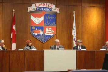 LaSalle Mayor Ken Antaya (centre) chairs the regular council meeting on November 24, 2015. (Photo by Ricardo Veneza)