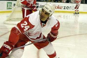 Hall-of-Fame defenceman Chris Chelios with the Detroit Red Wings in 2008. Photo courtesy of dan4th/Wikipedia.