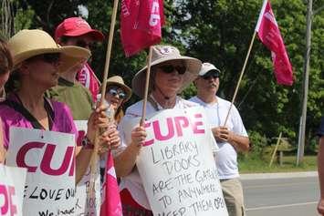 Essex County Library workers rally at the Civic Centre in Essex while on strike on July 7, 2016. (Photo by Ricardo Veneza)