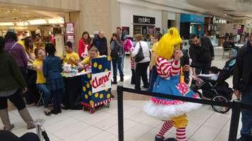 Clarol the Clown blows up a balloon for a child during Family Day activities at Devonshire Mall in Windsor on Feb 20, 2017 (Photo by Mark Brown/Blackburn News)