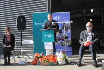 Hydro One makes donation to Feed Ontario, October 20, 2021. (Photo by Maureen Revait) 