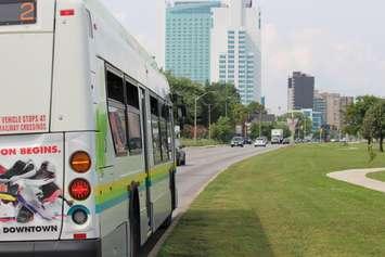Windsor city bus headed westbound on Riverside Dr. in Windsor. (Photo by Adelle Loiselle.)