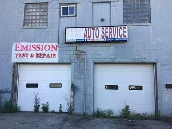 The Downtown Auto Center on Glengarry Avenue just south of Wyandotte Street has been fined $50,000 after owner, Mohsen Farahat, pleaded guilty to a total of 20 charges of curbsiding. Aug 7, 2019. (Photo by Paul Pedro)