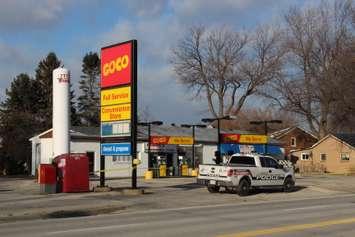 LaSalle police have tape around the GOCO gas station on Front Rd. while they investigate a robbery. (photo by Mike Vlasveld)